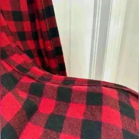 Forever 21 New Never Worn Woman’s No  Sleeve Plaid Red & Black Jacket Loose Fit - Picture 6 of 7